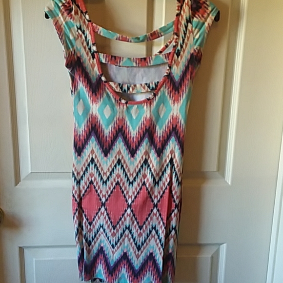 Patterned Body-Con Dress - Picture 2 of 4